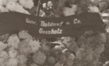 Preview: altes Negativ - Friedhof - Grab eines Mannes aus dem Raum Lindau - Grabkränze Hakenkreuze